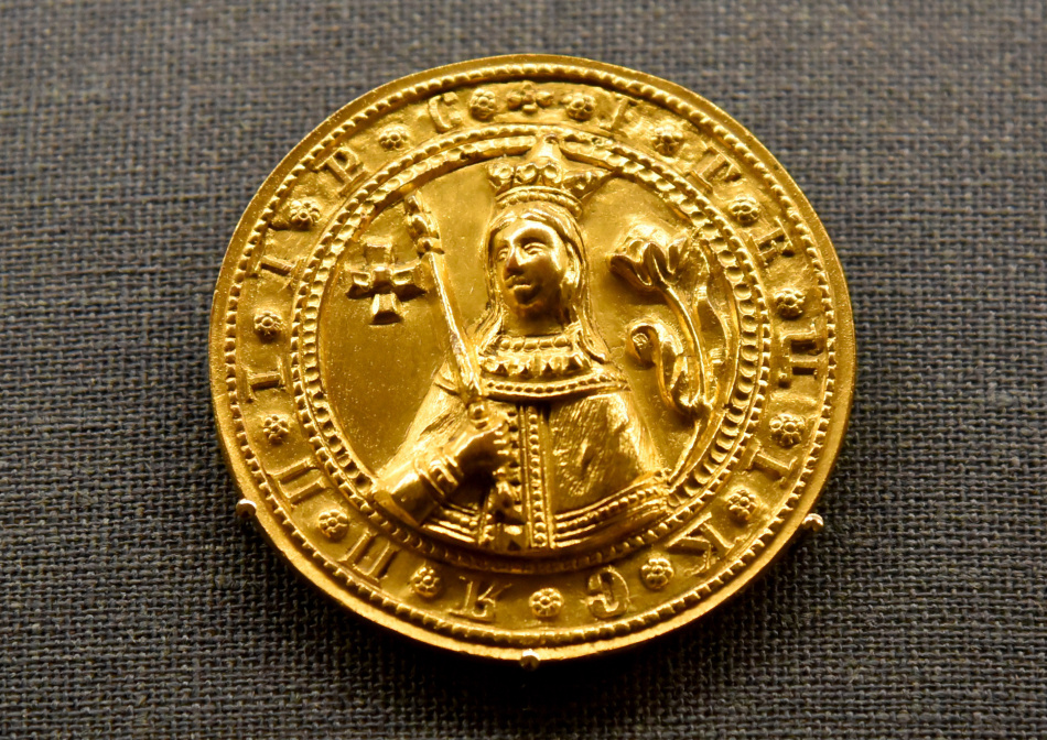 Цена золота обновила рекорд и превысила отметку в 4250 долларов